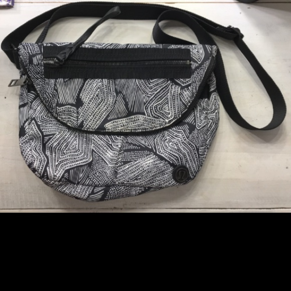 Lululemon festival bag